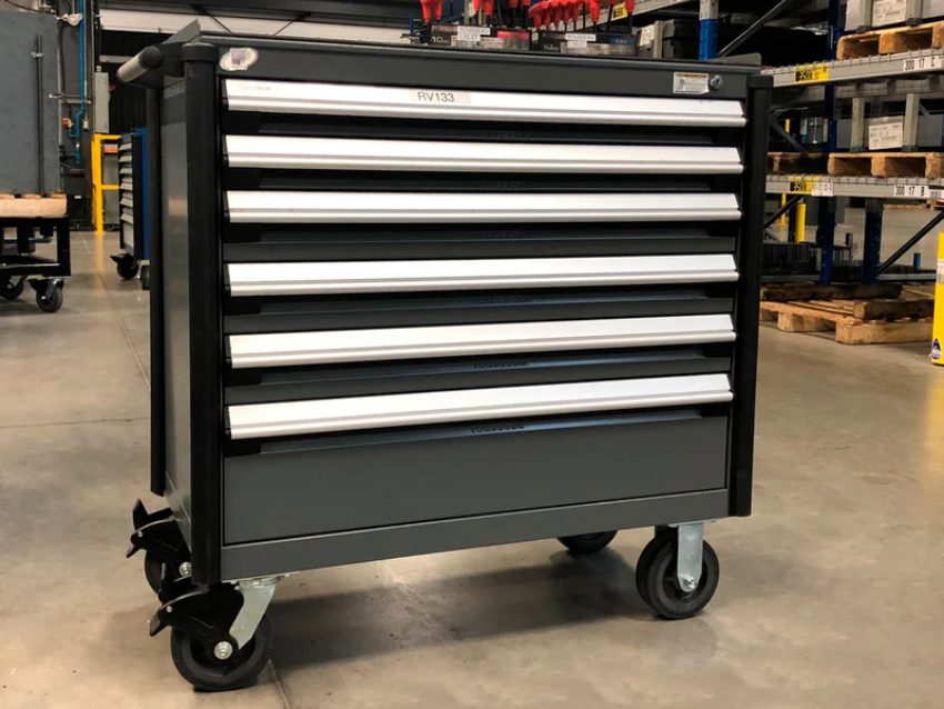 Một số tiêu chí giúp chọn mua tủ đồ nghề ưng ý