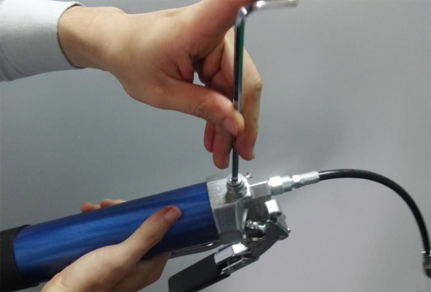 Bơm mỡ cầm tay mini 12