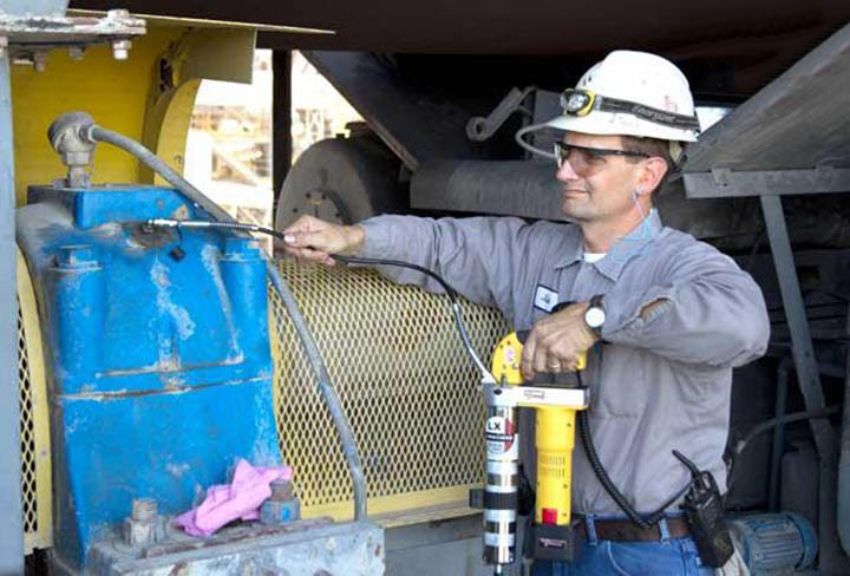 Bơm mỡ máy xúc 8