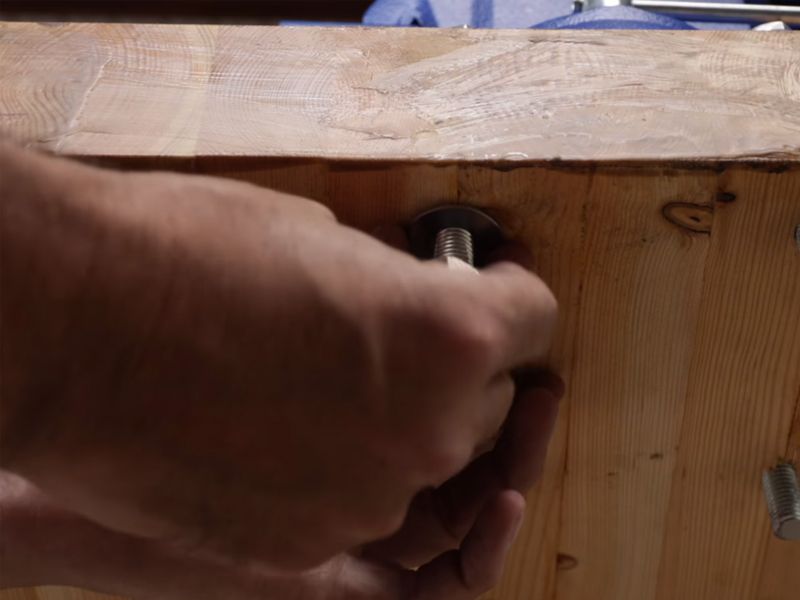 Cách lắp đặt ê tô cố định 5