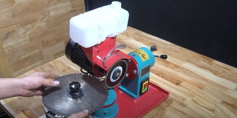 Di chuyển và xoay góc mài phù hợp