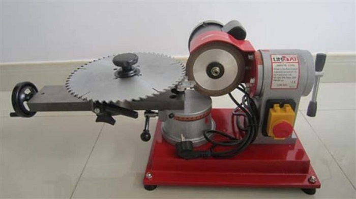 Chuẩn bị máy mài lưỡi cưa hợp kim
