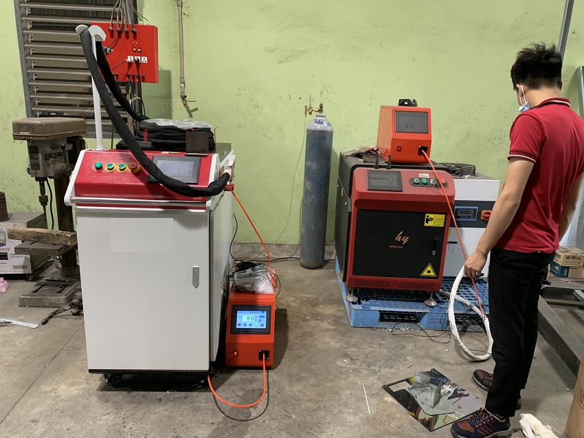 Bước 3 khởi động nguồn hàn laser và làm mát thiết bị