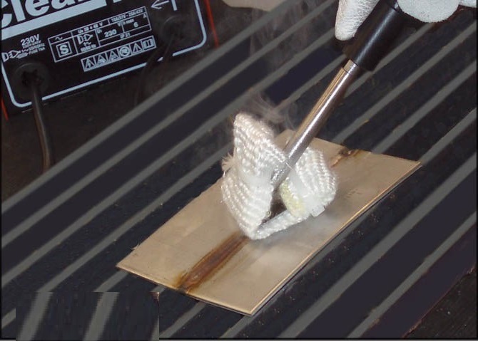 Làm sạch bề mặt mối hàn