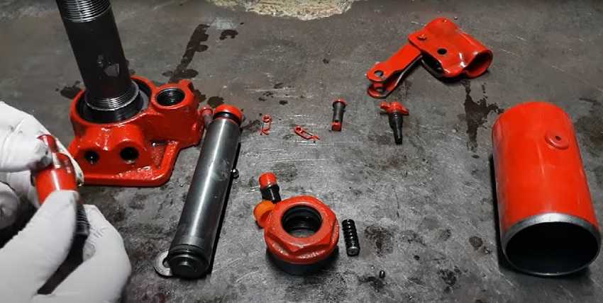 Tiến hành sửa chữa và vệ sinh các chi tiết