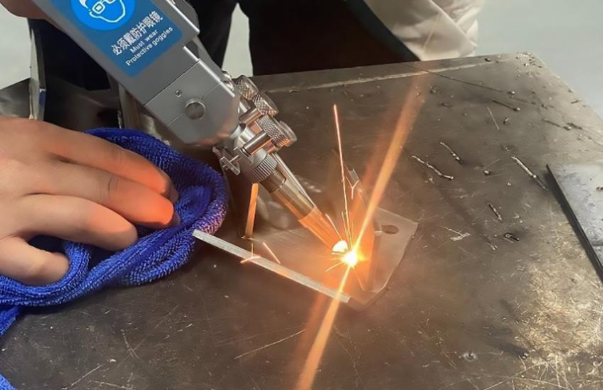 Điều chỉnh thông số hàn laser