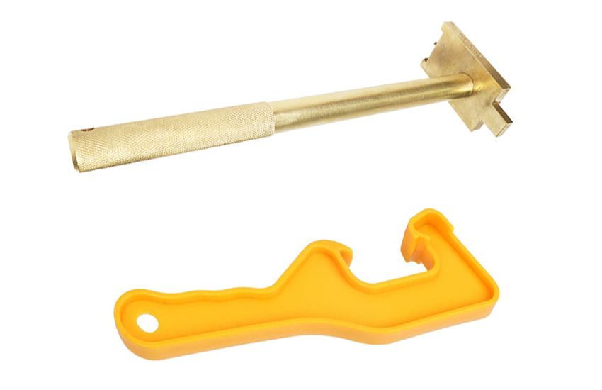 Dụng cụ mở nắp thùng sơn, thùng phuy 1