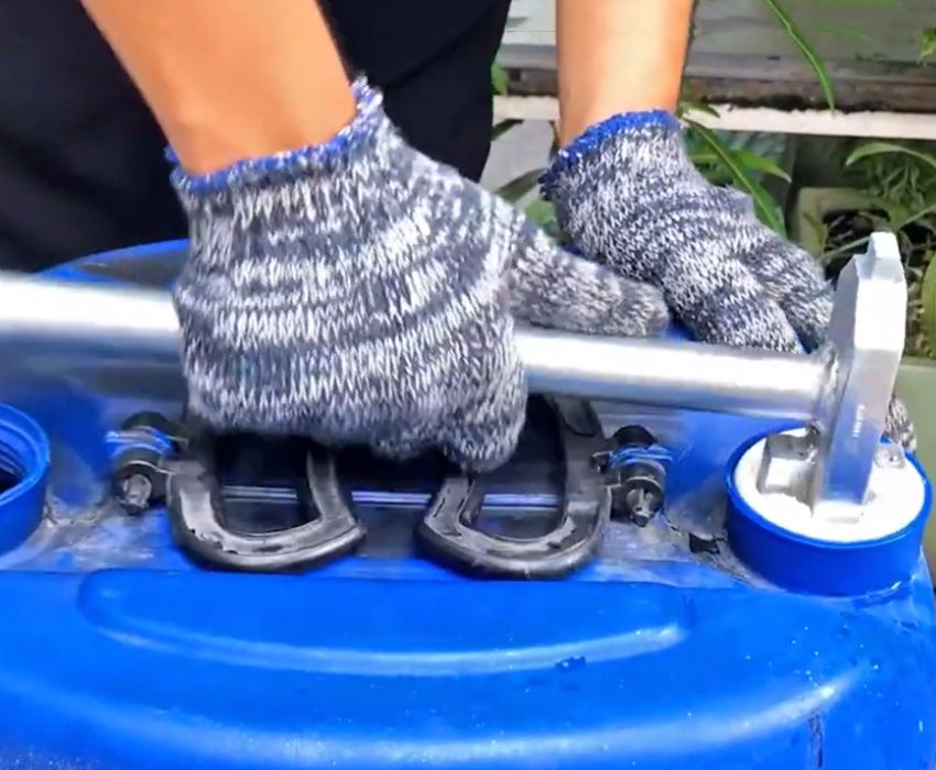 Dụng cụ mở nắp thùng sơn, thùng phuy 6