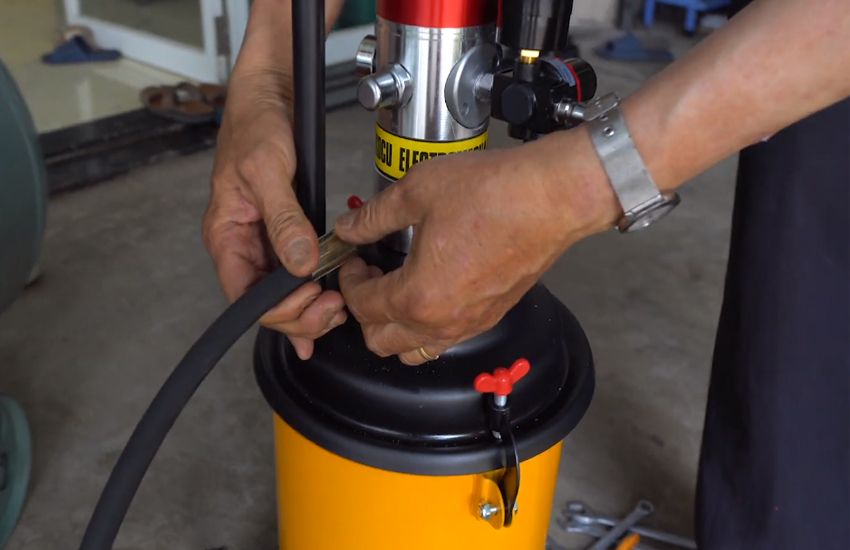 Hướng dẫn sử dụng máy bơm mỡ 7