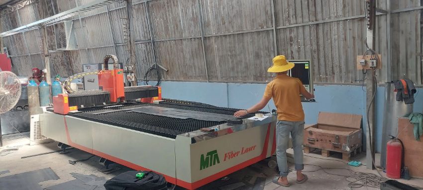 Hướng dẫn vận hành máy cắt laser 1