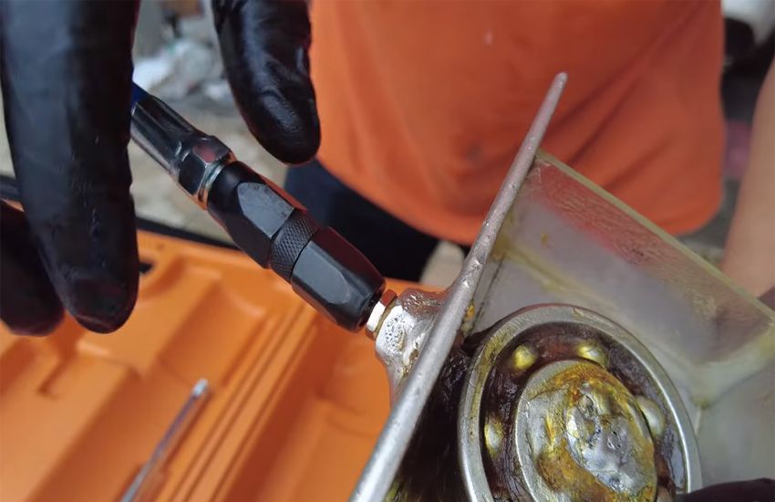 Máy bơm mỡ bò bằng pin 7