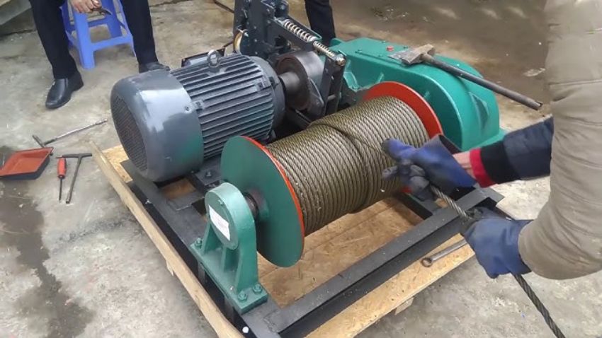Máy tời điện 3 pha 6