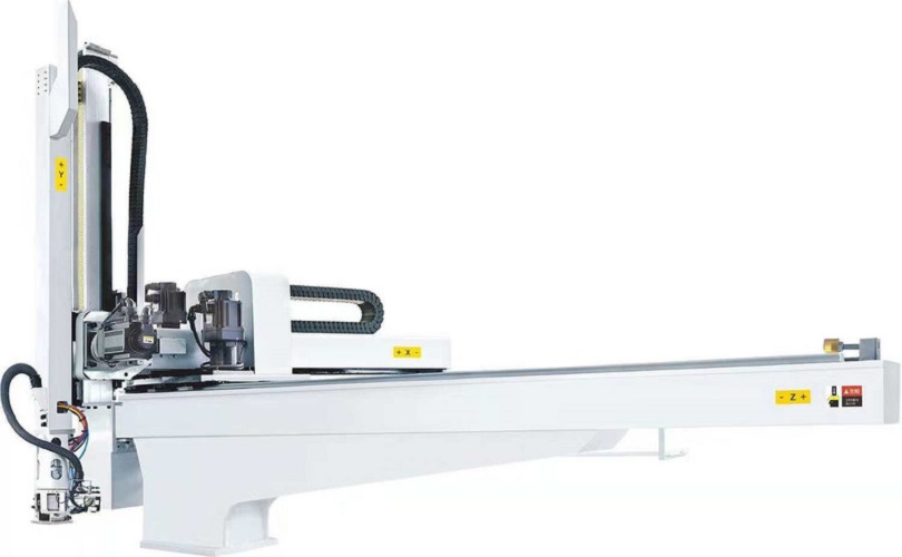 Robot gắp sản phẩm nhựa