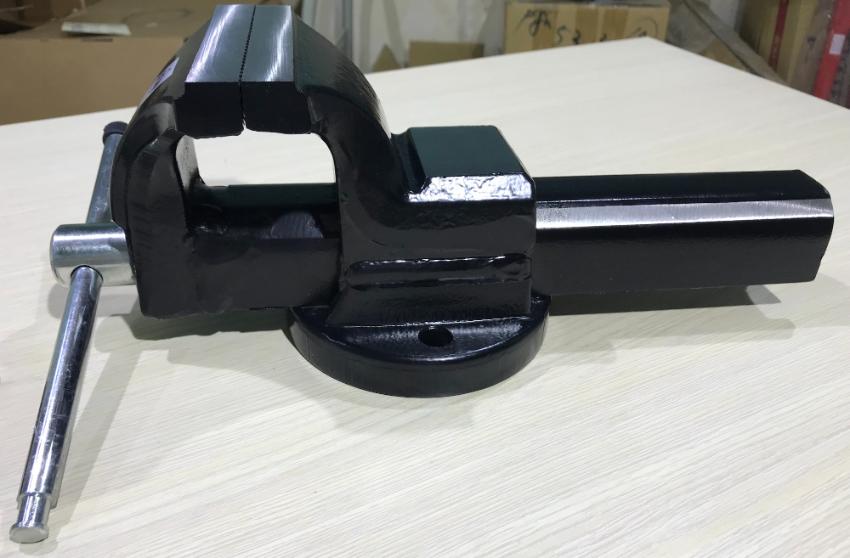 So sánh về giá cả của ê tô thủy lực và ê tô cơ khí