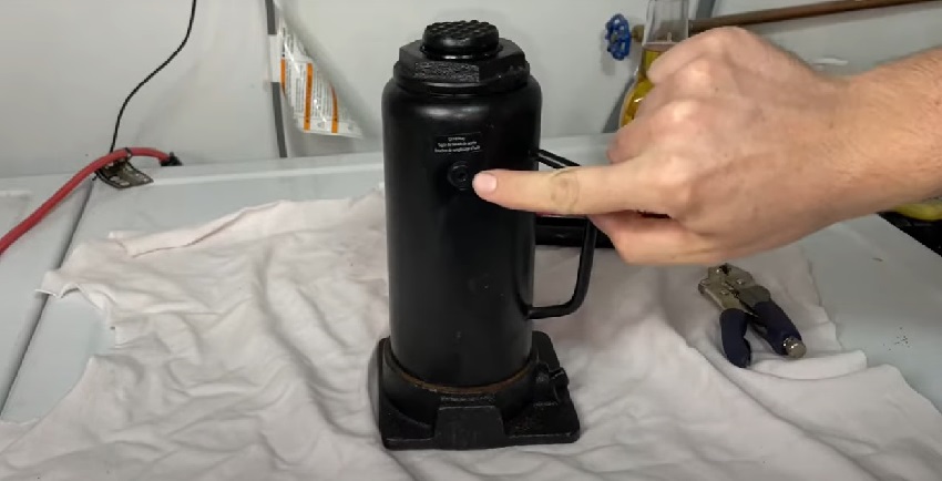 Cách thay dầu cho kích thủy lực 3