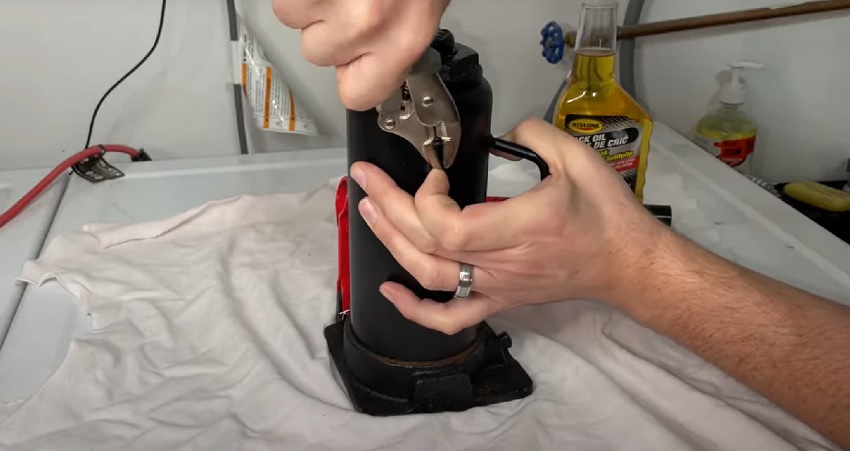 Cách thay dầu cho kích thủy lực 4