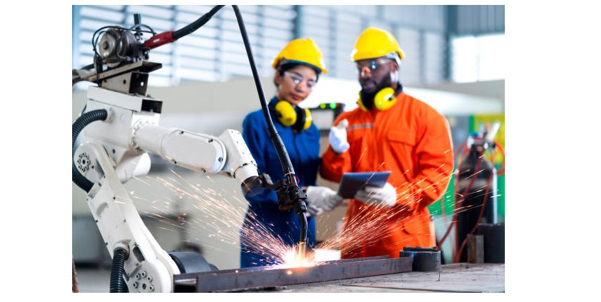 Robot hàn công nghiệp làm giảm chi phí nhân công