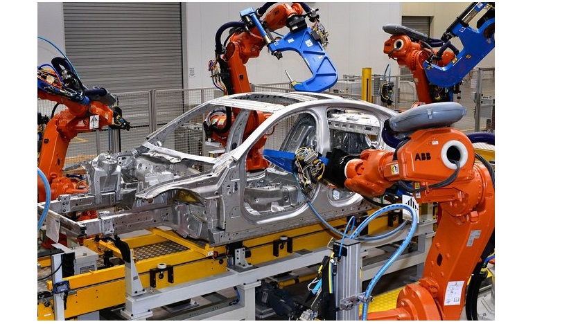 Robot hàn công nghiệp làm tăng năng suất làm việc