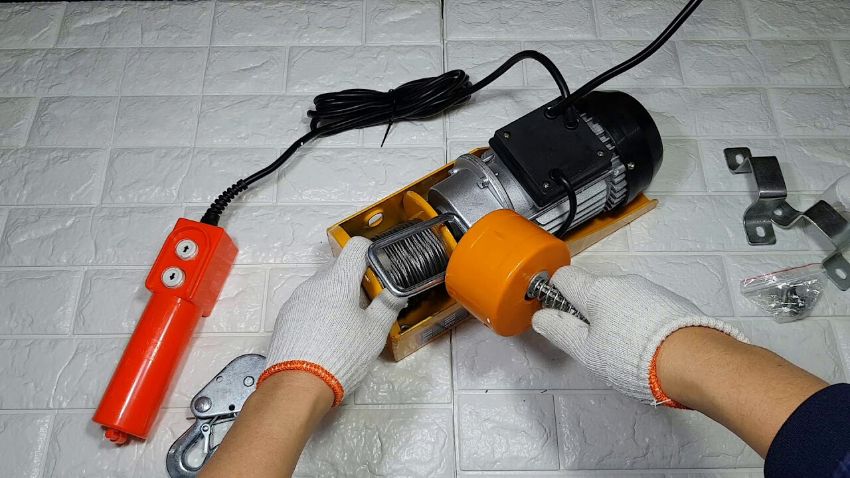 Những lưu ý khi sử dụng tời điện 100kg