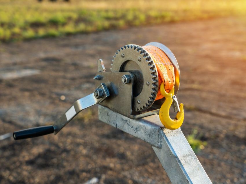 Tời quay tay là gì?