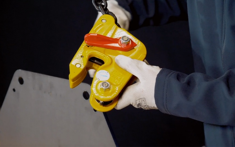 Trước khi sử dụng kẹp tôn