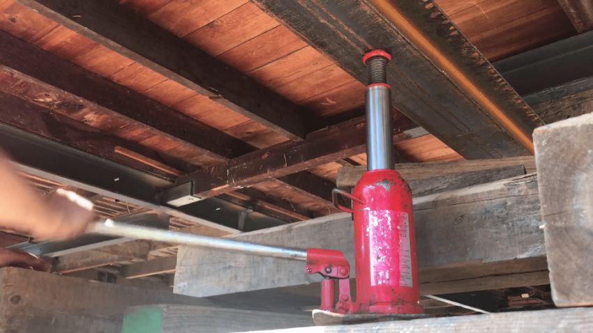 Trước khi sử dụng con đội thuỷ lực