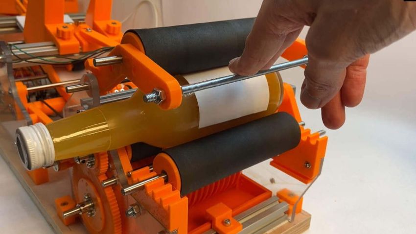 Ứng dụng thực tế trong nhiều lĩnh vực của máy dán nhãn