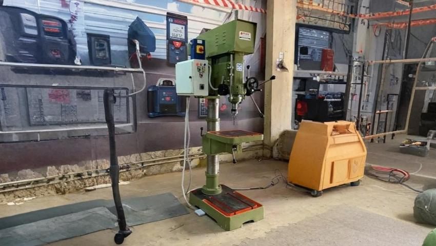 Ứng dụng máy taro tự động trong sản xuất chi tiết công nghiệp hàng loạt