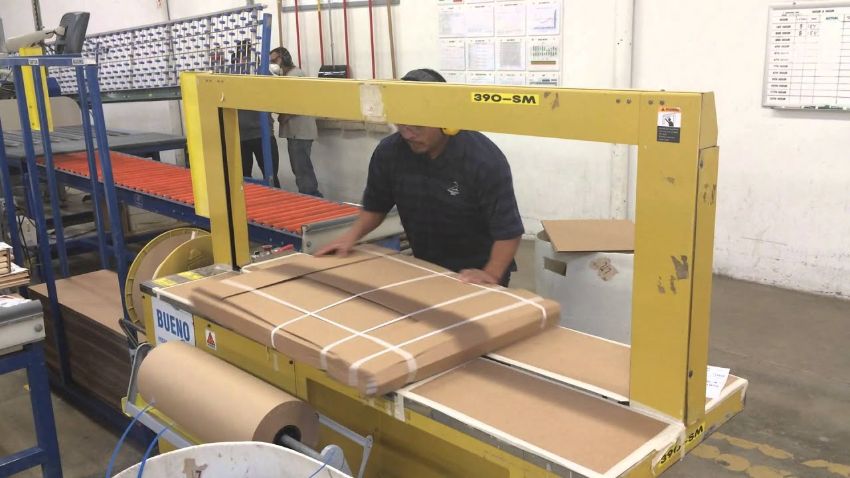 Vai trò quan trọng của máy đóng đai thùng trong sản xuất