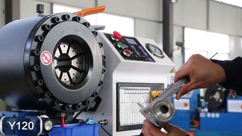 Giữ cho máy bấm ống thuỷ lực luôn sạch sẽ