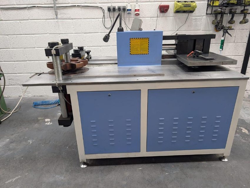 Vì sao máy gia công thanh cái lại được ưa chuộng?