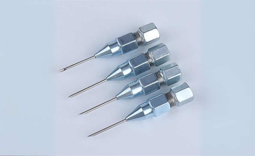 Vú bơm mỡ đầu nhọn