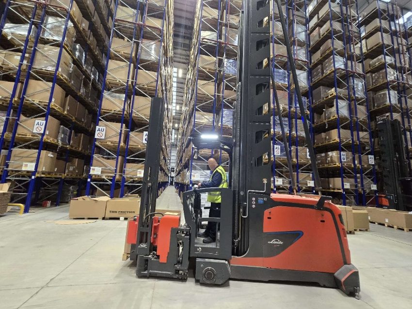 Xe nâng điện đứng lái lối đi hẹp (VNA)