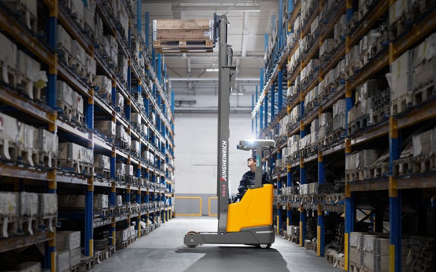 Xe nâng điện đứng lái tầm cao (High Reach Truck)