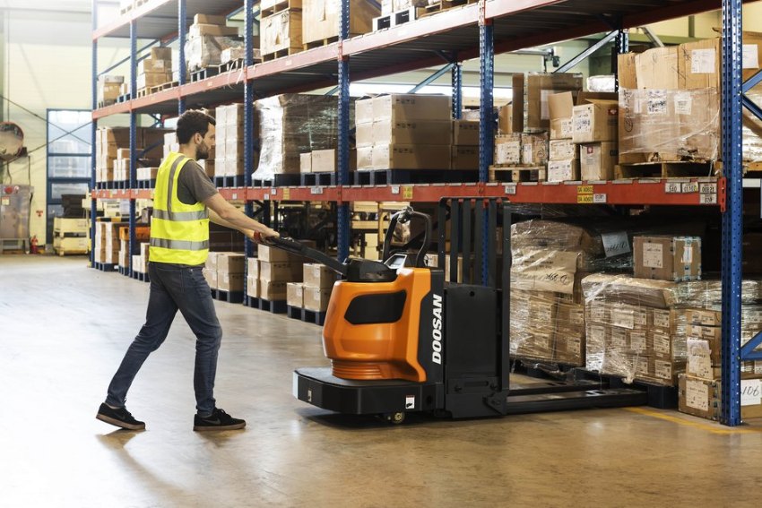 Xe nâng điện tay thấp là gì?