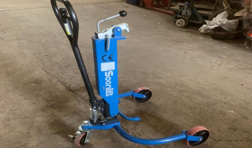 Xe nâng kẹp thùng phuy