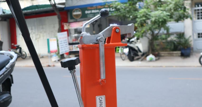 Xe nâng thùng phuy NIULI DT250 2