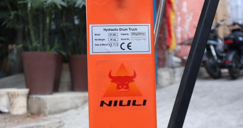 Xe nâng thùng phuy NIULI DT250 6