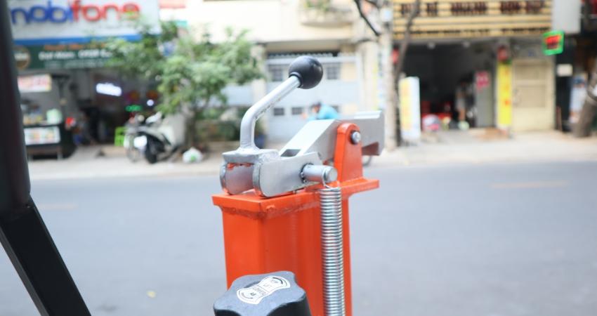 Xe nâng thùng phuy NIULI DT250 8