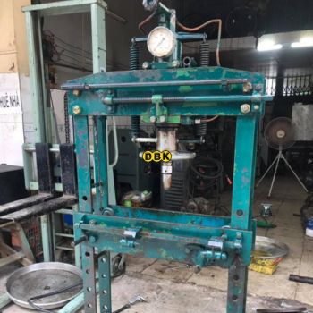 Máy ép thủy lực hàng bãi
