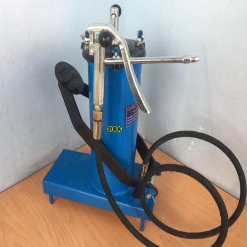 Bơm mỡ đạp chân 4 lít