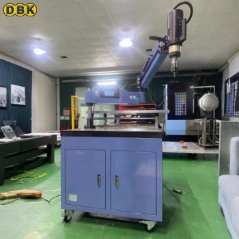 Máy taro cần chạy điện trục đứng DBK-M420 (có bàn)
